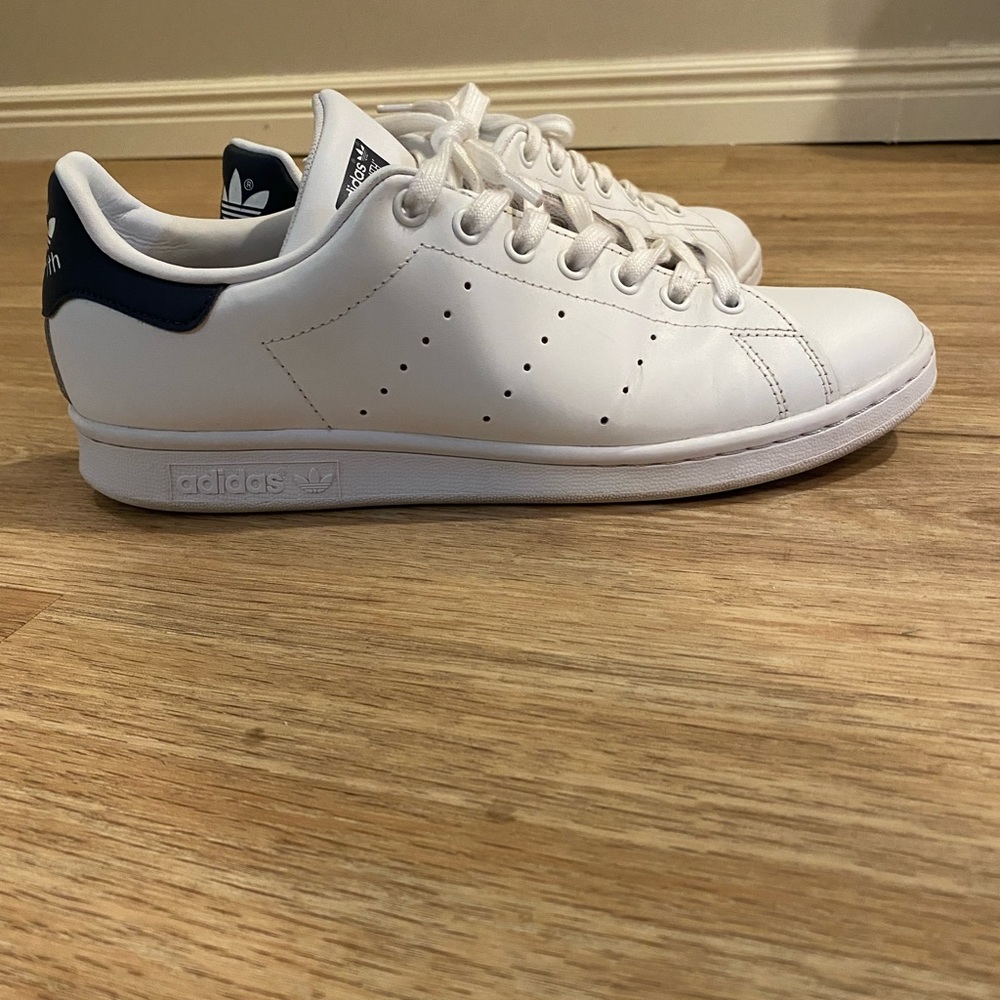 Adidas Stan Smith 
White/Collegiate Navy